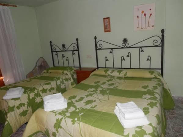 Hostal El Portalico Linares de Mora Exterior photo